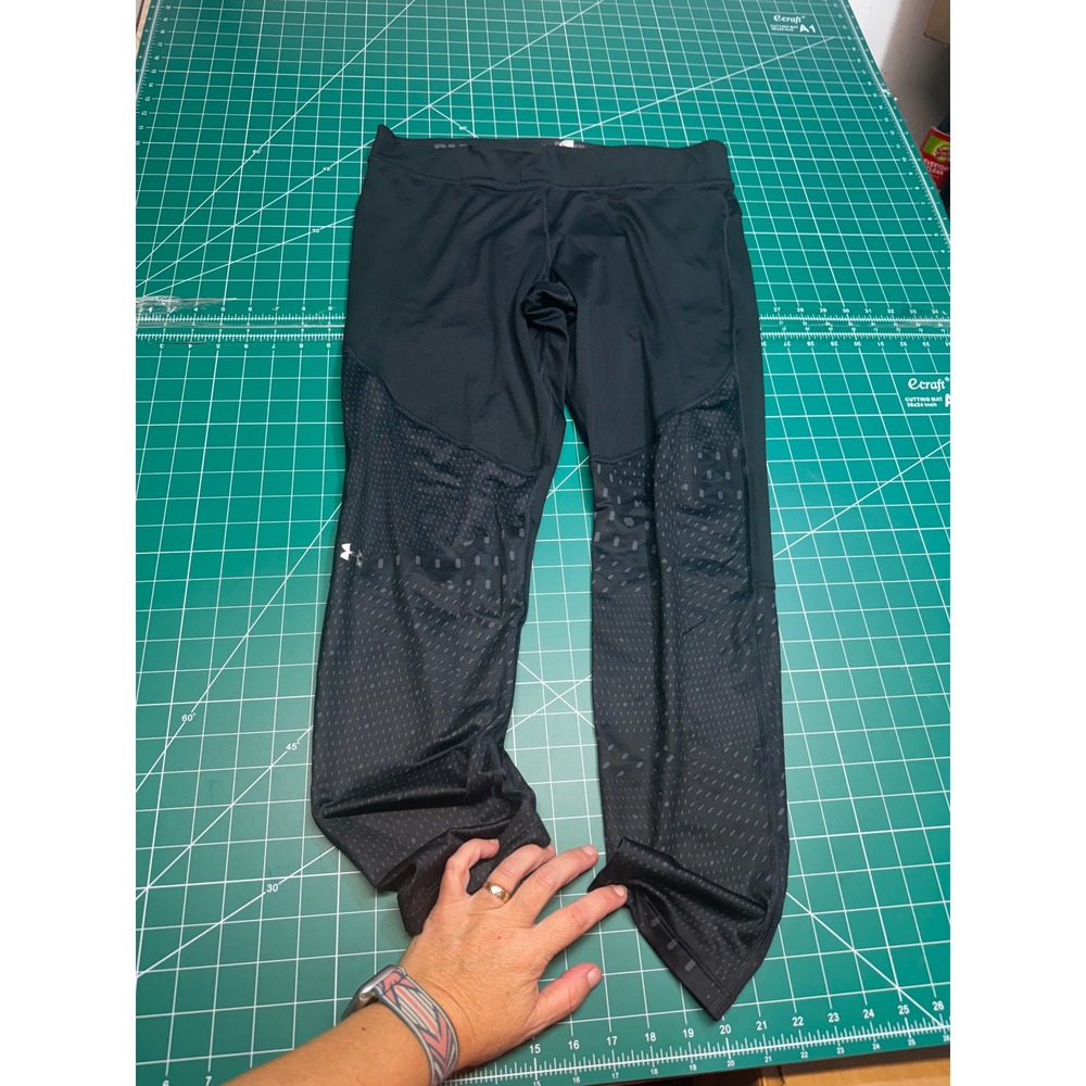 Under Armour HeatGear Women Black Patterned Crop Leggings 4F03